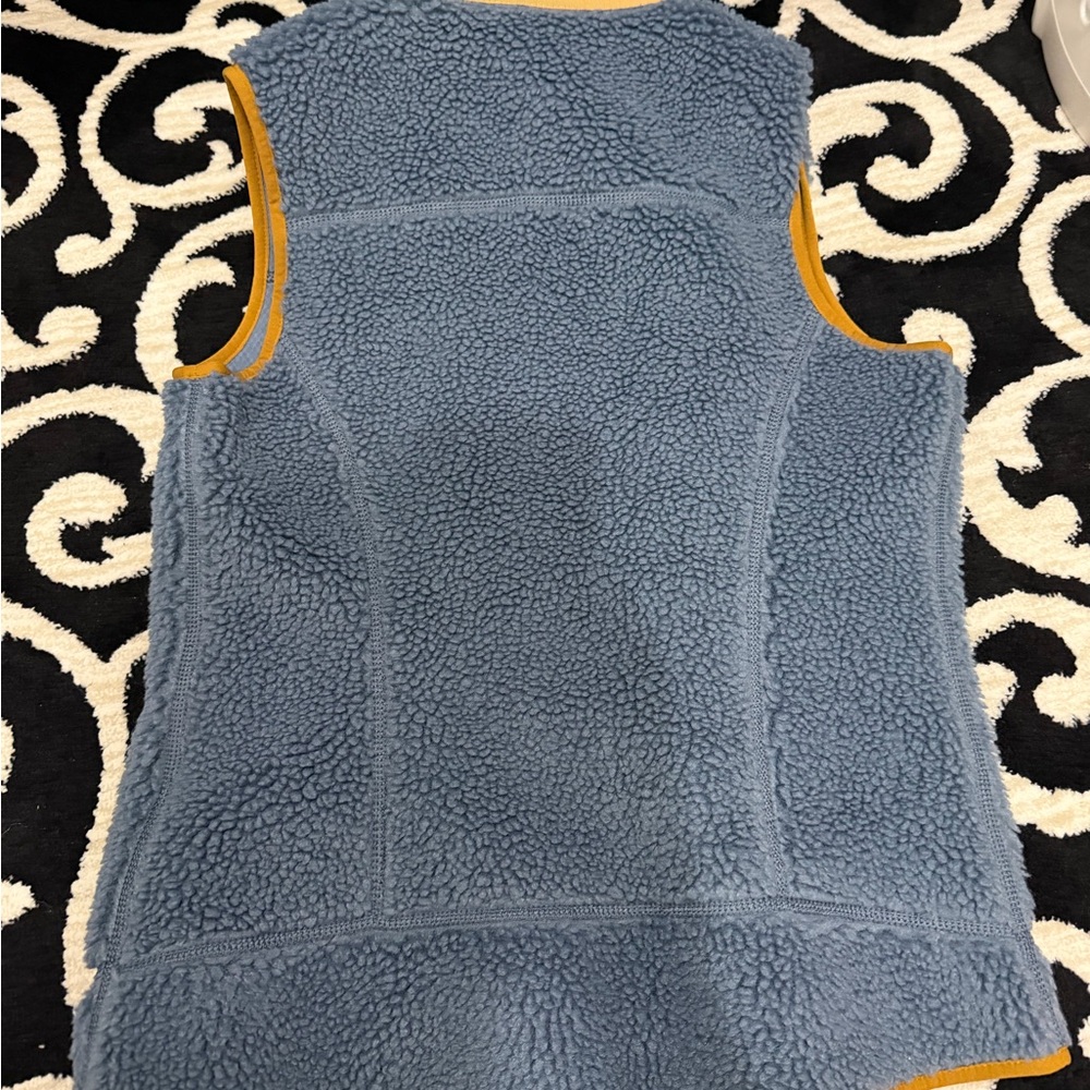 Patagonia Blue and Mustard Sherpa Vest - Picture 3 of 3